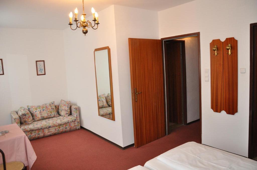 Hotel-Restaurant-Cafe Sophienalpe Виена Стая снимка