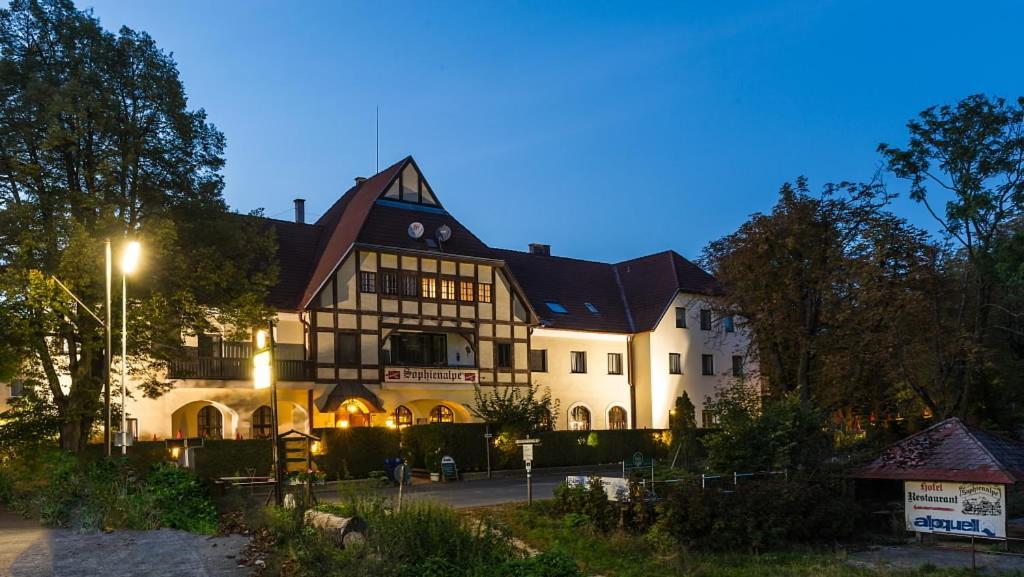 Hotel-Restaurant-Cafe Sophienalpe Виена Екстериор снимка